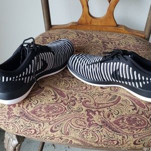 Nike womens running shoes!!!